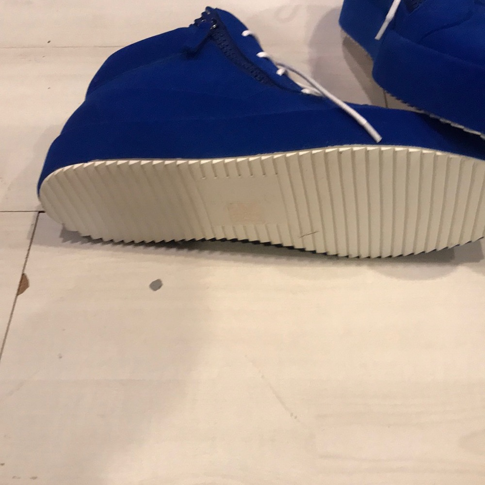 Shoes - Picture 2 of 4